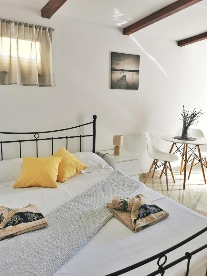 Studio With Character Pula Exterior foto